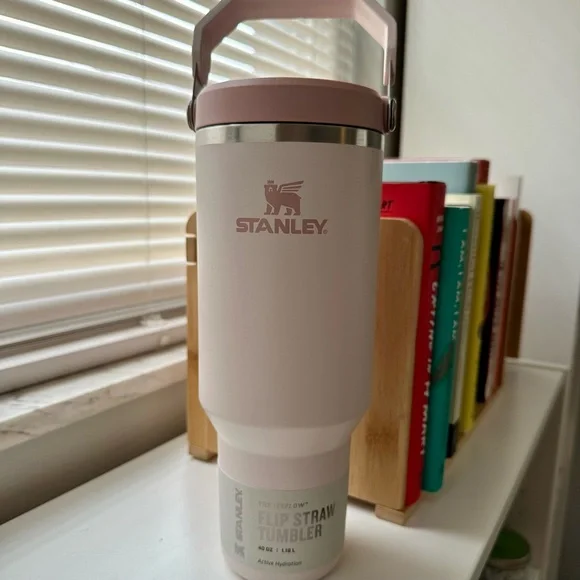 NWT Stanley 40-oz Stainless Steel Flip Straw Tumbler Rose Quartz - Picture 1 of 5